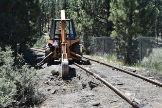 track_work_backhoe_170630_gelems.jpg