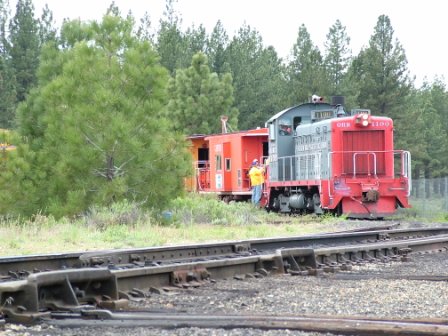 caboose_train_near_malfunction_448x336.jpg